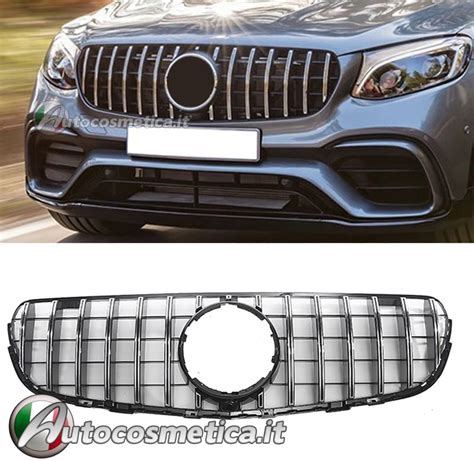 Dettaglio frontale Mercedes-Benz GLC 220 con calandra aggiornata