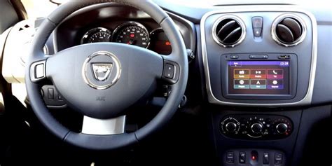 Cruscotto Dacia Duster con sistema multimediale integrato