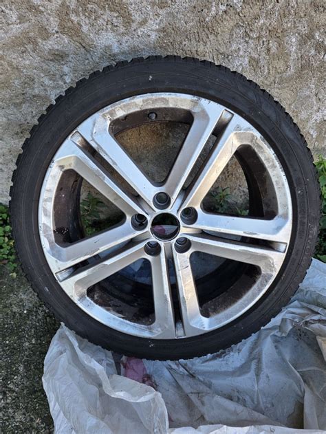 Simulazione online di cerchioni su Volkswagen Polo
