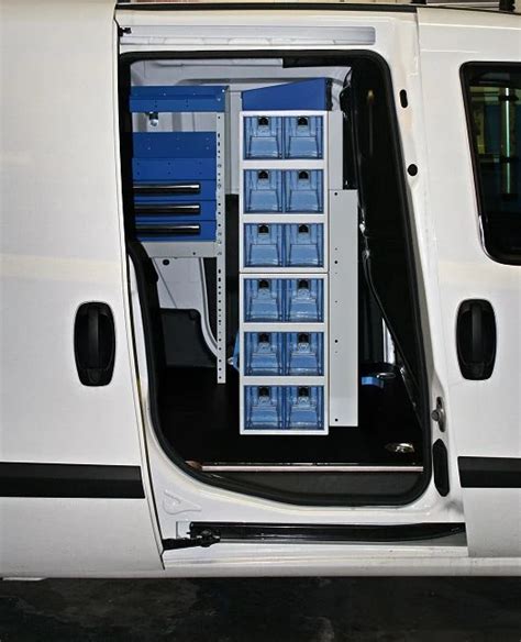 Esempio di configurazione modulare di scaffali per Fiat Doblò