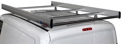 Illustrazione di un Fiat Doblò con portapacchi e portascale sul tetto