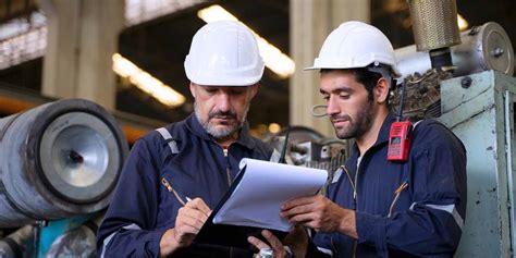 Tecnici Nissan al lavoro