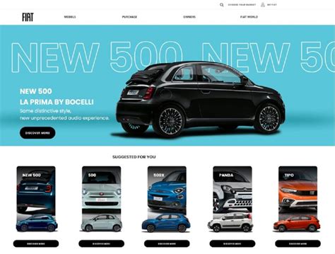Clienti soddisfatti ritirano la loro nuova auto