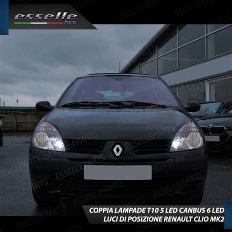 Renault Clio frontale con nuovi fari LED