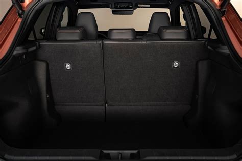 Lexus NX sedili posteriori e spazio abitacolo
