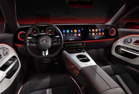 Interni Mercedes-Benz CLA con MBUX