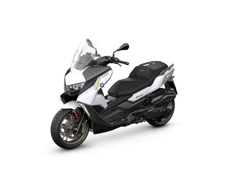 BMW C 400 X in ambiente urbano