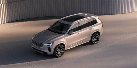 Confronto estetico BMW 7 Series e Volvo XC90
