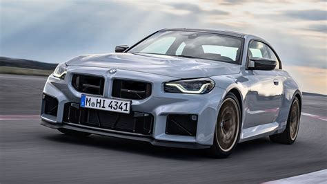 Nuova BMW M2 xDrive in azione su una pista