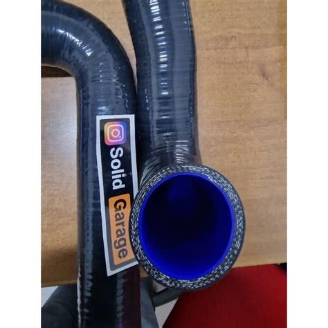 Dettaglio di un manicotto intercooler in silicone rinforzato
