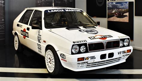 Interni sportivi di una Lancia Delta HF 4WD