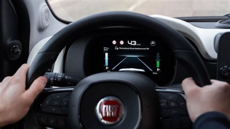 Interni Fiat Panda Hybrid con cruscotto digitale