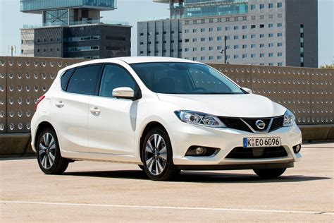 Nissan Pulsar vista anteriore