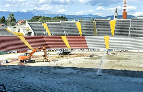 Fasi della demolizione e ricostruzione dello Stadio Friuli