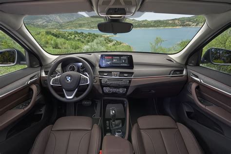 Interni BMW X1 con plancia digitale