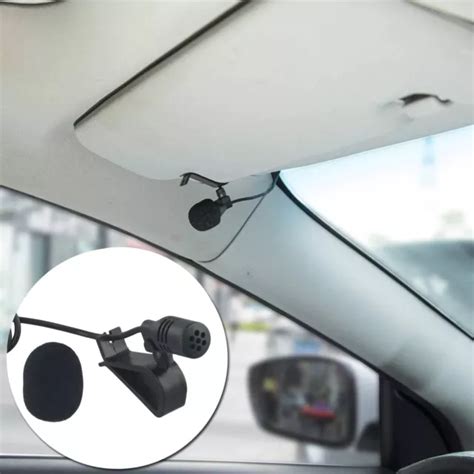Installazione di microfono esterno per autoradio in auto