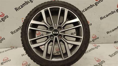 Kia Rio con cerchi da 17 pollici
