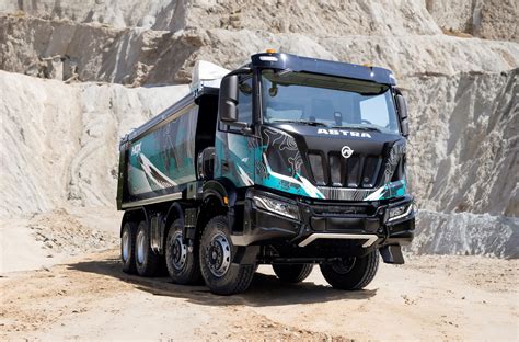 Veicoli ASTRA in un cantiere minerario