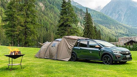 Dacia Sandero con tenda da tetto InNature