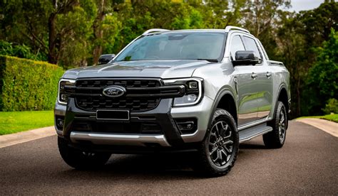 Ford Ranger Wildtrak X in azione su terreno accidentato