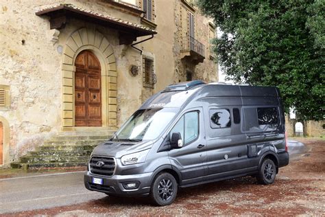 Interni camper su base Ford Transit