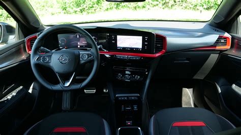 Configurazione interna di un Opel Mokka autocarro a 2 posti con ampio vano di carico