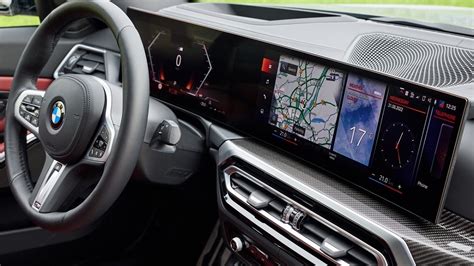 Schermata del sistema infotainment BMW EVO con funzionalità attive