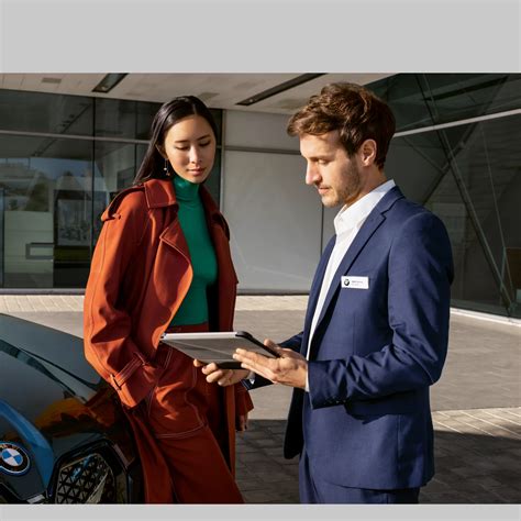 Logo di BMW Financial Services con indicazioni sui servizi assicurativi
