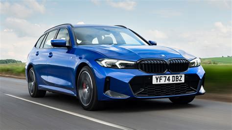 Vista posteriore della BMW Serie 3 Touring con focus sui gruppi ottici