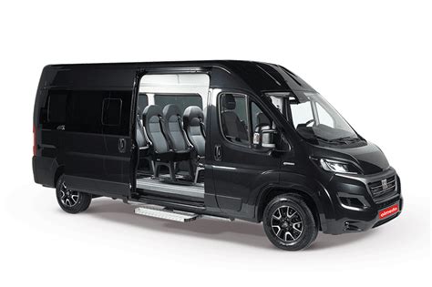 Interno di un Fiat Ducato 9 posti configurato per il trasporto passeggeri