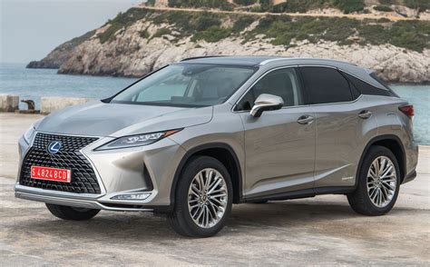 Dettaglio del cruscotto digitale Lexus RX 450h+