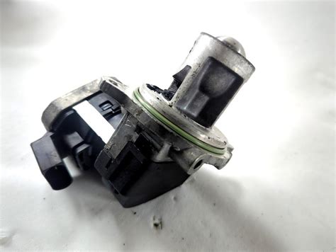 Motore Mercedes Classe B W245 con valvola EGR evidenziata