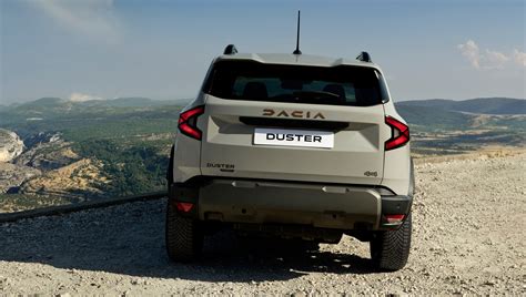 Dacia Duster 4x4 in azione su un percorso off-road