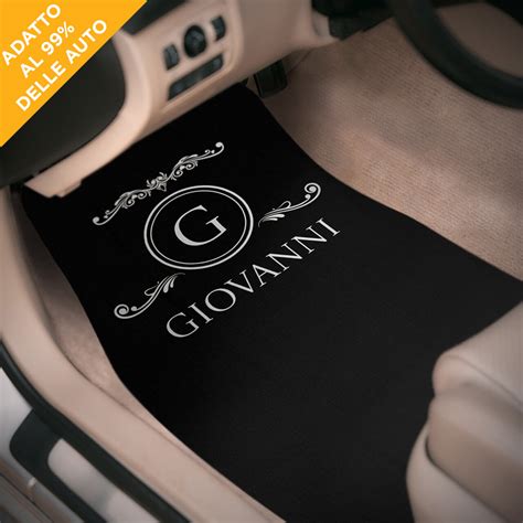 Interni auto con tappetini in velour personalizzati