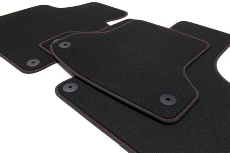 Sistemi di fissaggio per tappetini auto