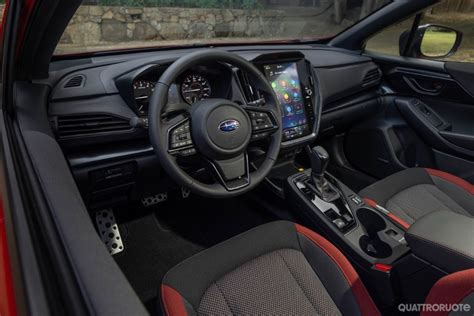 Dettagli interni di una Subaru Impreza WRX 