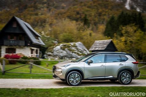 Nissan X-Trail su strada