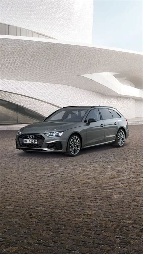 Audi A4 Avant in un contesto urbano