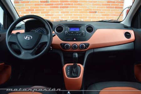 Interni della Hyundai i10 con cambio automatico