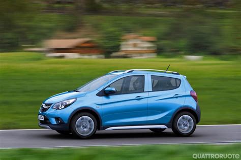 Opel Karl Rocks con accessori esterni personalizzati