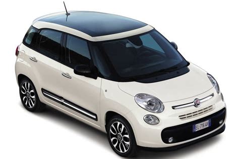 Fiat 500L vista laterale con tetto in vetro