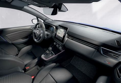 Interni Renault Clio con doppio schermo