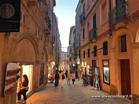 Mappa del centro storico di Alghero con le zone pedonali e i punti di interesse