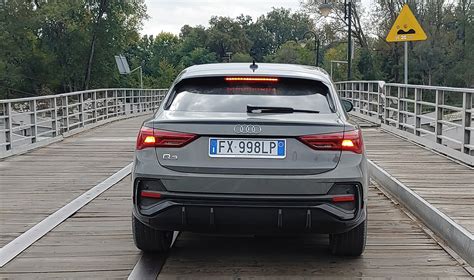 Dettaglio posteriore Audi Q3 Sportback con gruppi ottici OLED