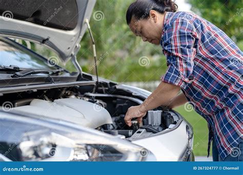 motore auto aperto per riparazione