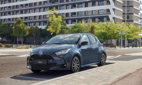 Dettaglio del frontale della Toyota Yaris Hybrid