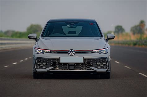 Volkswagen Golf GTI front view