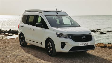 Nissan Townstar Ventus parcheggiato in un contesto naturale