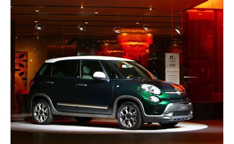 Fiat 500L in primo piano con accessori