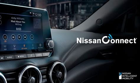 Interno di un'auto Nissan con sistema Nissan Connect attivo